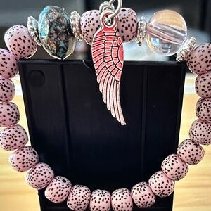 ❣️5|$25❣️CC Boutique Pink and Silver Beaded Bracelet with Wing Charm